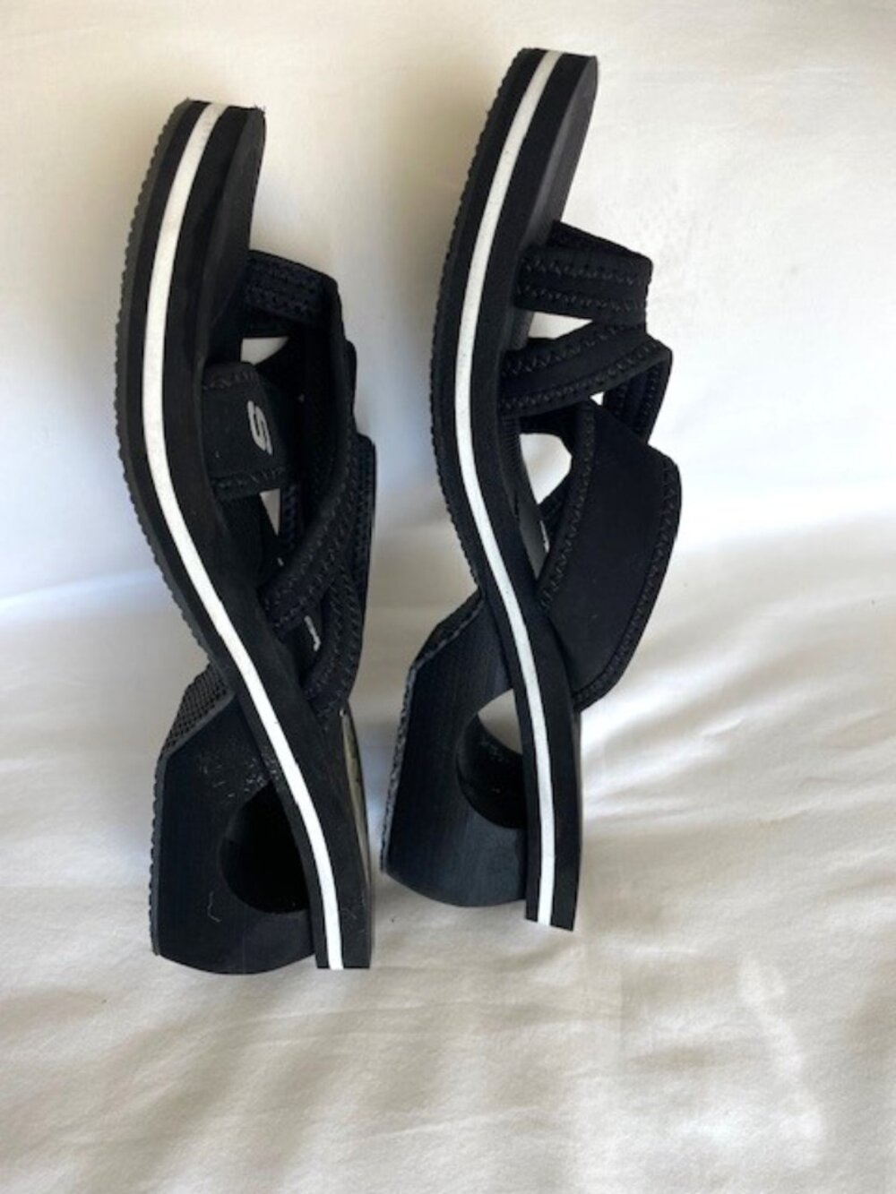 Skechers black sandal with white trim - Picture 2 of 6